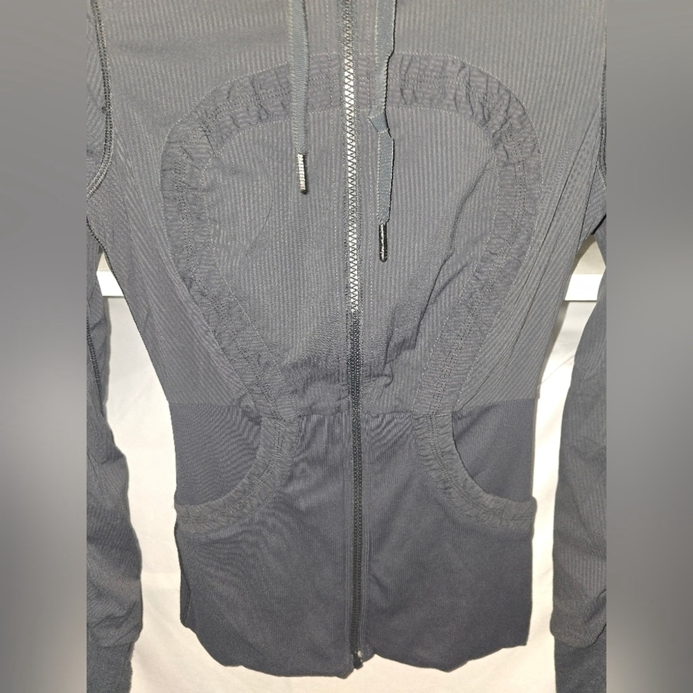 Lululemon Reversible Dance Studio Jacket, Size 6 - Picture 4 of 8